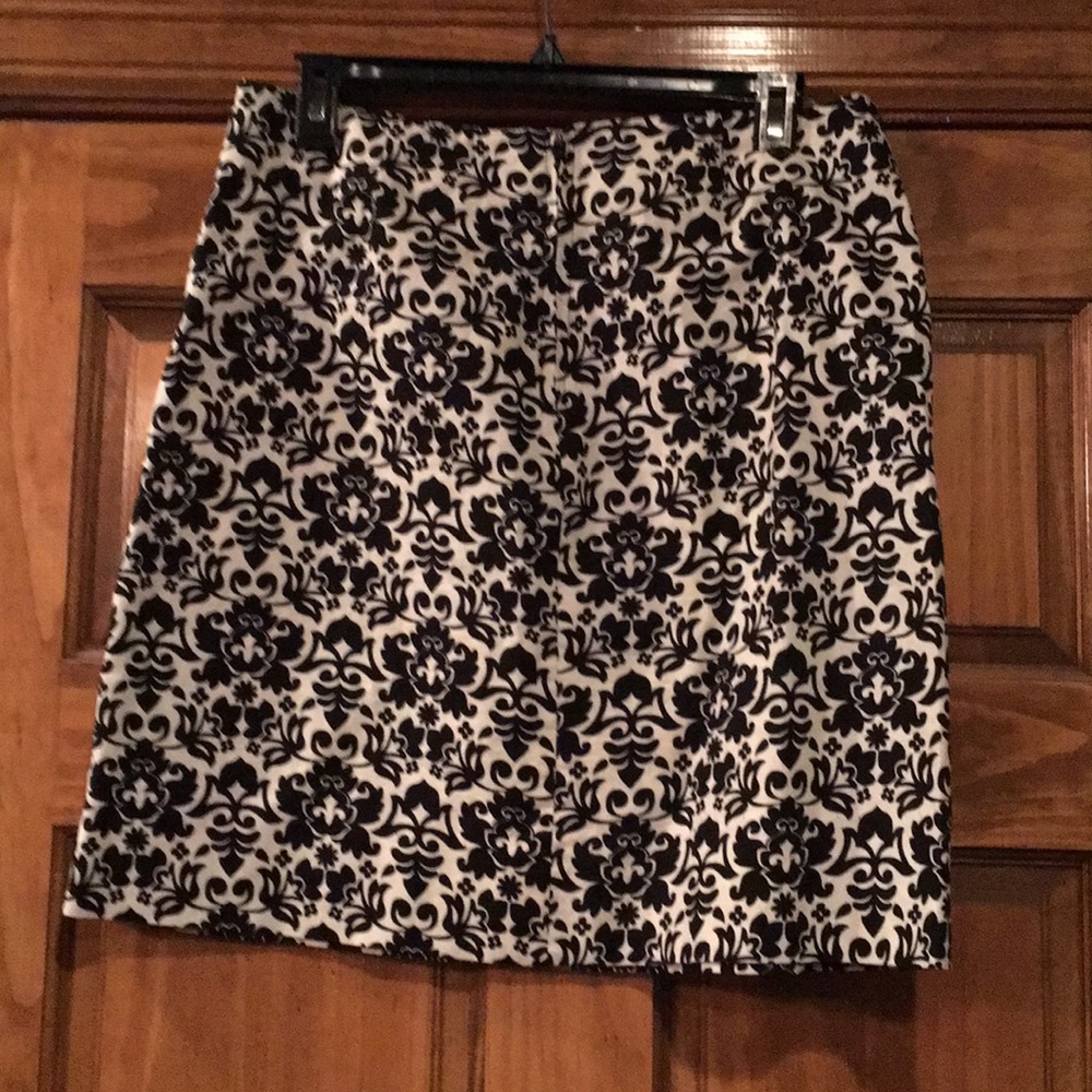 Size 8 Skirt Fleur De Lis Print - Picture 2 of 4